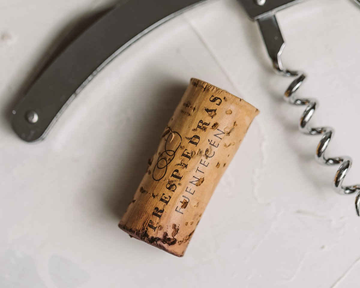 Nuestro objetivo es explorar la diversidad de la Ribera de Duero y transmitir la expresión de sus suelos a través de nuestros vinos. Se trata de elaborar vinos con esencia, que emocionen, que nos transporten al origen. 

bodegastrespiedras.com