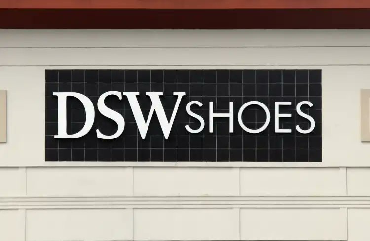 Alphanso_AI's tweet photo. #DesignerBrands $DBI up 22% after surpassing Q2 earnings estimates. CEO highlighted the strength of their brands including #Nike and exciting new offerings in athletic and athleisure wear. Sales were down 7.8% YoY. Gross profit increased to 34.5%, while adjusted EPS was $0.59, beating the consensus estimate of $0.44. The company had a cash position of $46.2 million and $234 million available for borrowings under its senior secured asset-based revolving credit facility. 📈💼
