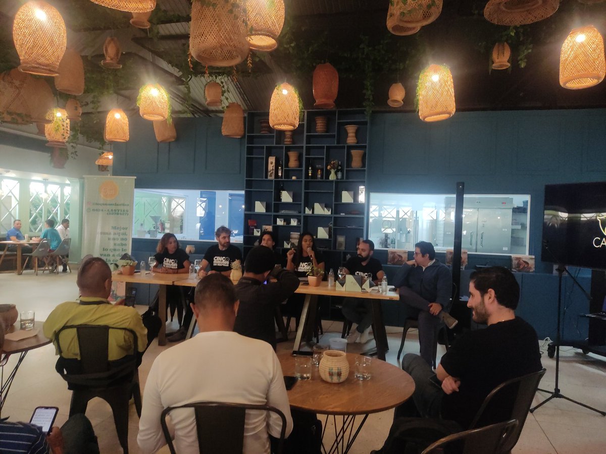 Desde <a href="/AzupasteleriaVe/">Azupasteleria</a> en la rueda de prensa <a href="/GustavoOtto/">Gustavo Otto</a> #CincoMunitos