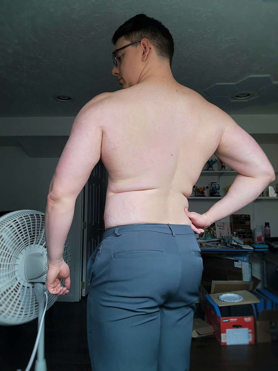 Calilum_'s tweet photo. Some Cake inside Work Pants!
Also a very sweaty 2 reps at 405! ππͺ I don't usually do sumo deads but wanted to try them. Inspired to record the lifts by @Foxinuptheplace
#backday #backgrowth #musclegrowth https://t.co/PNUM80sKgk