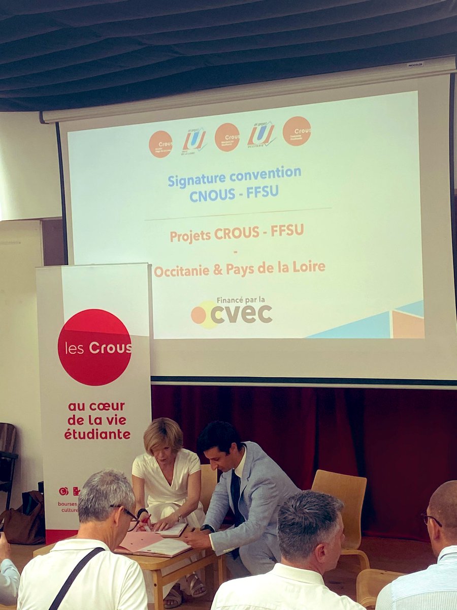 Signature de la très attendue convention cadre entre le <a href="/Cnous_LesCrous/">Les Crous</a> et la <a href="/FFSportU/">FFSU</a> ! L’occasion d’évoquer avec les DG des #Crous de <a href="/acnancymetz/">Académie de Nancy-Metz</a> <a href="/AcReims/">Académie de Reims</a> et <a href="/acstrasbourg/">Académie Strasbourg</a>  d’ambitieux projets pour améliorer la santé des étudiants et rompre leur isolement dans les #CitésU