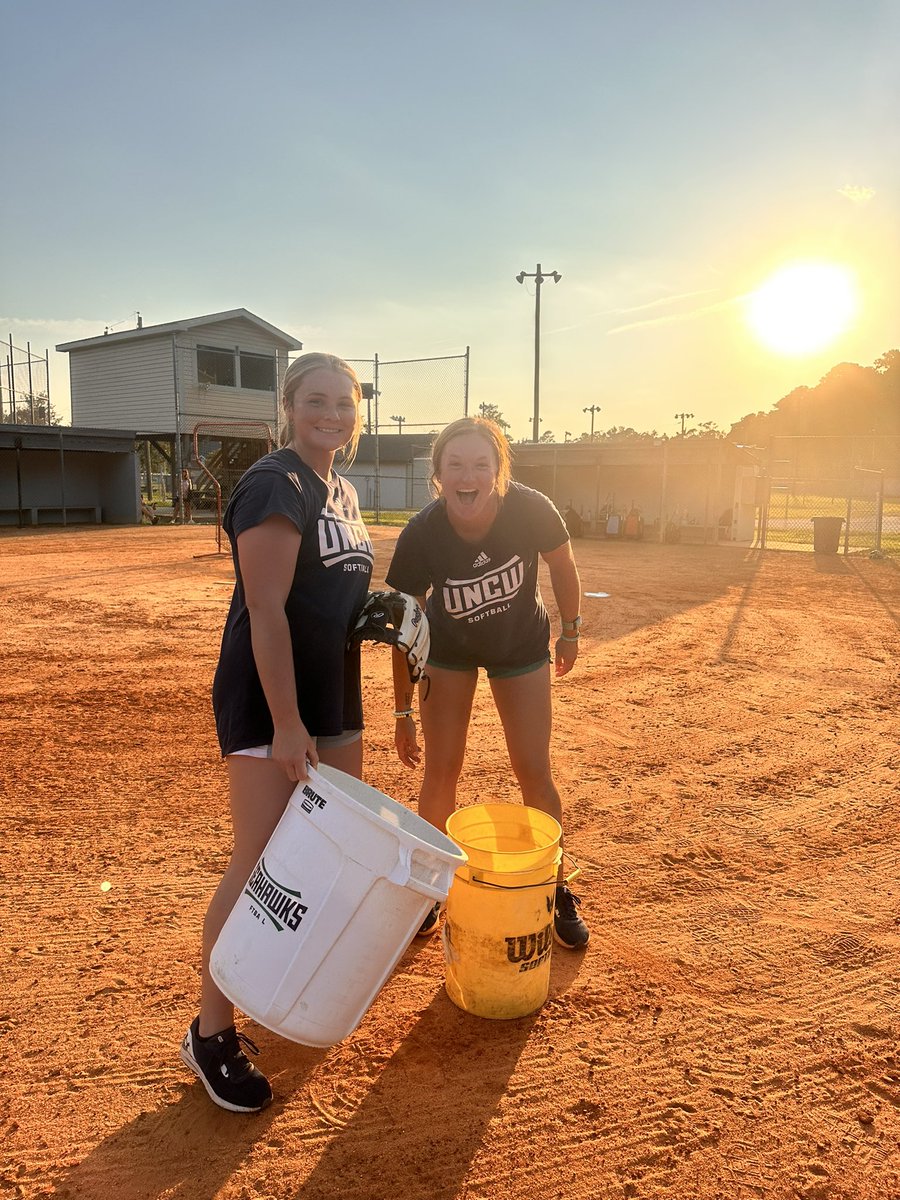 AltiersMaddy's tweet photo. Proud of my teammates yesterday for putting on a mini clinic for the future star softball players wanting to get better. Training with the best to ever play the game of softball! #dontbeeverybody @UNCWsoftball @MBritt04 @mary_sobataka https://t.co/2hoeAV4BcP