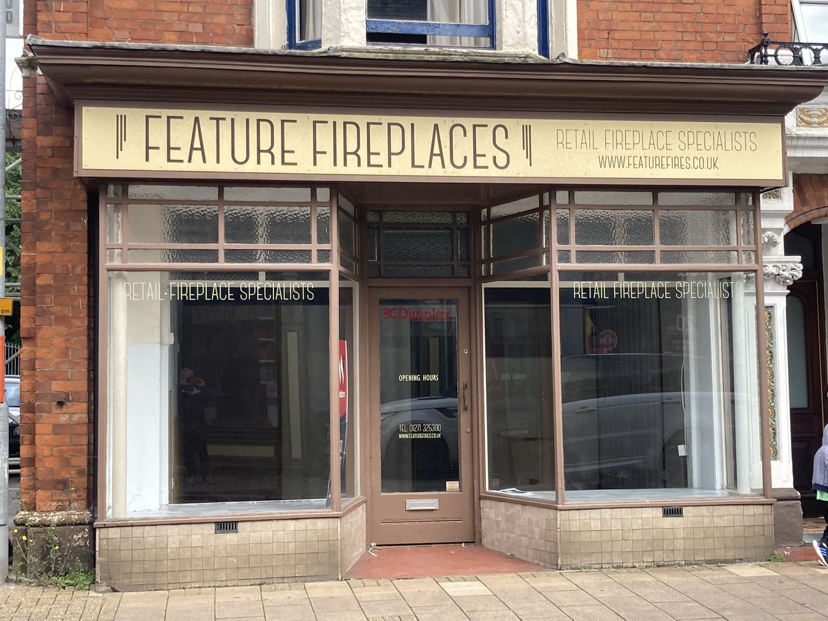 RETAIL SHOP/ OFFICE TO LET IN BARNSTAPLE - £450 pcm

Available for early occupancy these double fronted premises with excellent display opportunities. Short and long term rentals considered. e: dw@underwoodwarmington.com  T :01271 378 731 #barnstaplebusiness#commercial-property