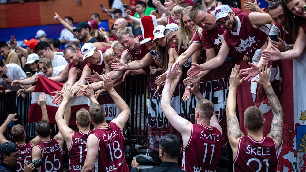 NBALatvija's tweet photo. Latvijas basketbola izlases sagaidīšana norisināsies pirmdien, plkst. 17:30 pie Brīvības pieminekļa! https://t.co/7WvDrBV2Vt