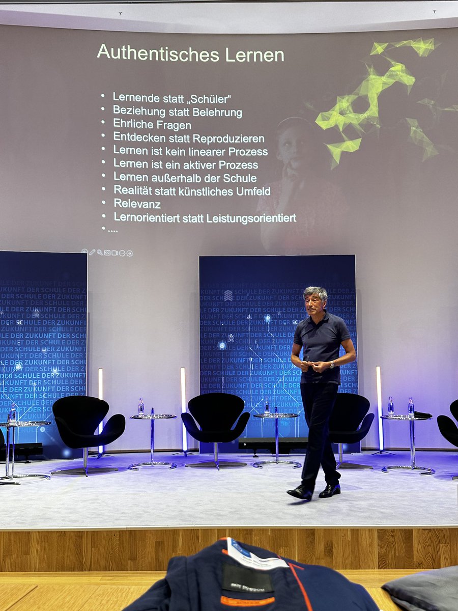 War heute von der Keynote von Rangar Yogeshwar schwer beeindruckt. Deutlich radikalere Kritik als meine, aber dennoch viele Überschneidungspunkte. Freue mich schon auf das Podcastgespräch. 😅