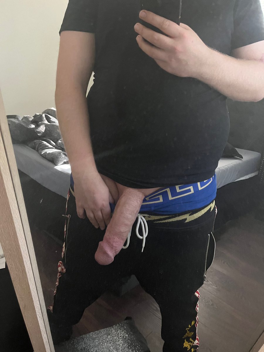 Hung like a… finish the sentence😈 Monster soft cock😘 retweet if I’m bigger then you. Follow me to see it hard💪🏻