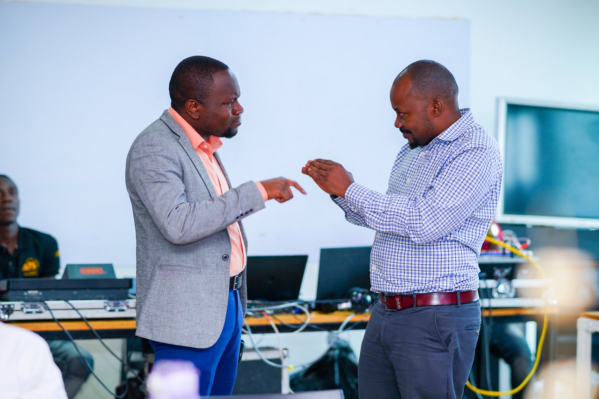 meygag61's tweet photo. And here are the winners of the #IgniteFoodSystems2
⚡️Eco-friendly energy
🍄Mushroom production
🌱Seed producer
👨🌾Agri-distributors
All committed to #ZeroHunger future in #Uganda!
@OutboxHub https://t.co/3wny2iln1z