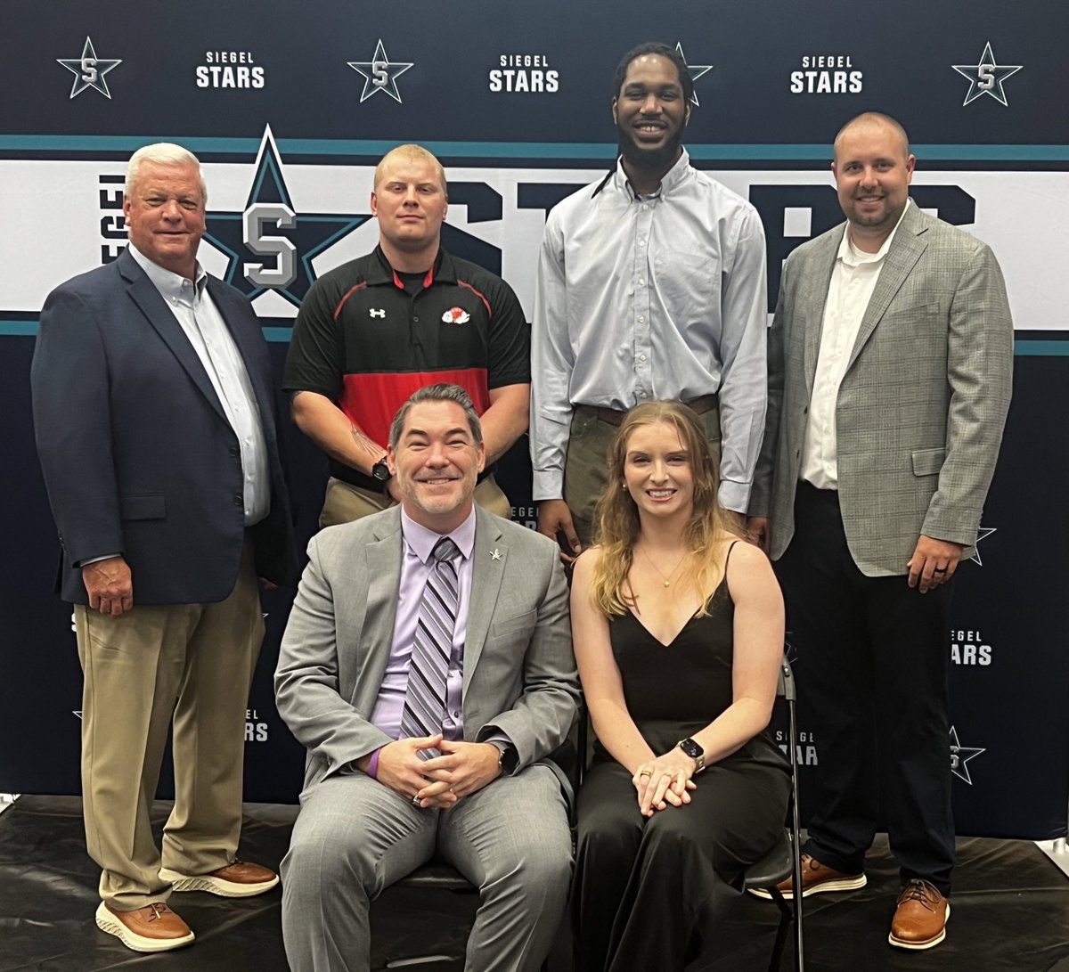 SiegelAthletics's tweet photo. Your 2023 Siegel Athletic Hall of Fame class.
B-Lee Ramsey-Wrestling Coach, Tori Hawkins-Soccer, T-Rick Hardesty-Contributor, Christian Salter-Wrestling, Cedrick Williams- Basketball, Carter Watson-Baseball.
A well deserved class! https://t.co/nYuzTWDms2