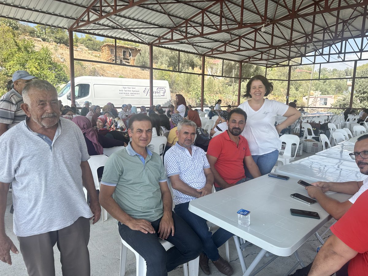 Gazipaşa Çalıpınar  mahallesinde Eşref Çelik abimizin kuzının  düğününde mutluluklarına ortak olduk.
Bir ömür boyu mutlu ve mesut olmalarını dileriz.