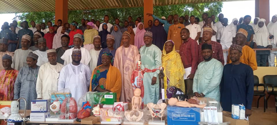 HWMNigeria's tweet photo. 📢 Exciting News! 🎉 USAID/HWM activity has successfully handed over teaching aids to two Pre-Service Health Training Institutions (PSHTIs) in Kebbi State as part of our efforts to enhance healthcare education. 📚✨ #HealthcareEducation #TeachingAids #KebbiState #HWM https://t.co/foEZ5gVRZ4