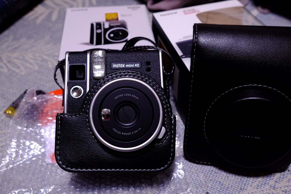 hebidama_pkmr's tweet photo. 因みに、カメラケースに入れてみるとこんな感じですね。肩に掛けられるストラップも付いています。
うむ、何だかwktkしてきますな。
先ずは何処に連れて行こうかねえ(゜∀゜)
#チェキ #instaxmini40 https://t.co/tTffXwv1vN
