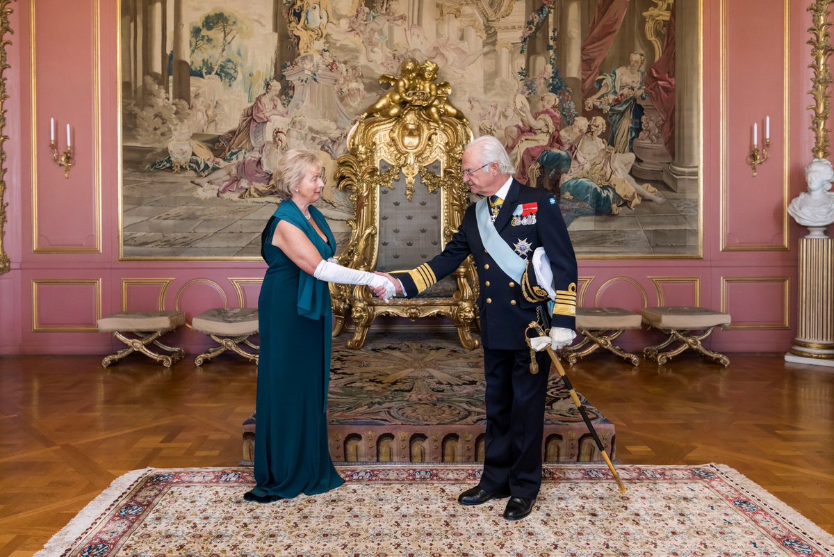 IrishEmbSweden's tweet photo. Ambassador Barbara Jones presented her credentials to His Majesty King Carl XVI Gustaf during a formal audience at the Royal Palace yesterday, 6 September. The King and Ambassador Jones discussed shared interests and the warm bilateral relationship between 🇮🇪 and 🇸🇪 https://t.co/FRZzweRCF5
