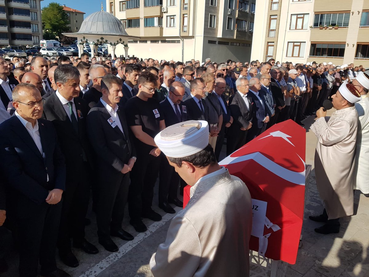 Kıymetli meslek büyüğümüz Vali Yücel Yavuz Beyefendiyi Bakanlığımızda düzenlenen törenin ardından memleketi Safranbolu'da son yolculuğuna uğurlamanın üzüntüsü içerisindeyiz. Merhuma Allah'tan rahmet; ailesine ve sevenlerine başsağlığı diliyorum. Mekanı cennet, makamı âli olsun.