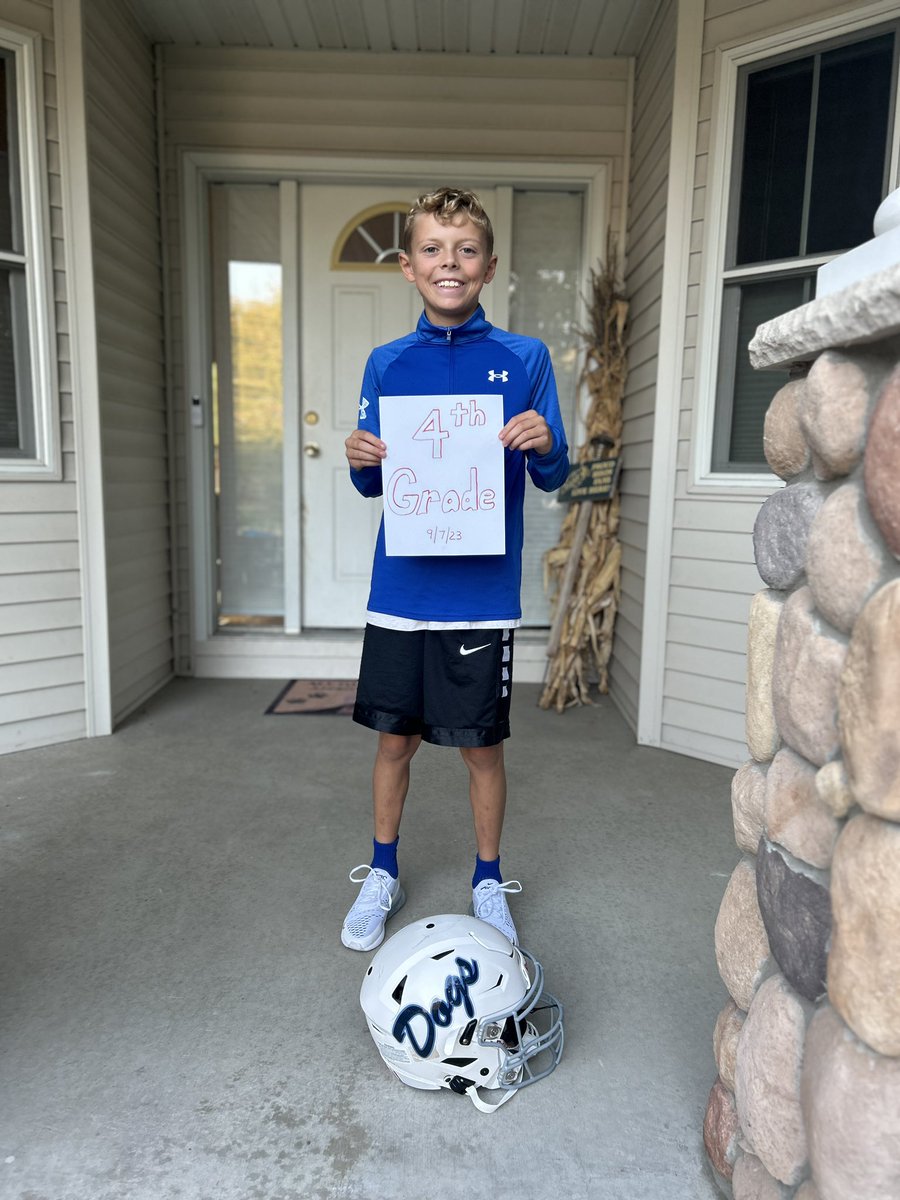 rygoodma's tweet photo. Jonathon's first day of 4th Grade! First year of tackle football so he wanted to sport the helmet!
#LittleFeetBigDreams https://t.co/mml8yrfeyO