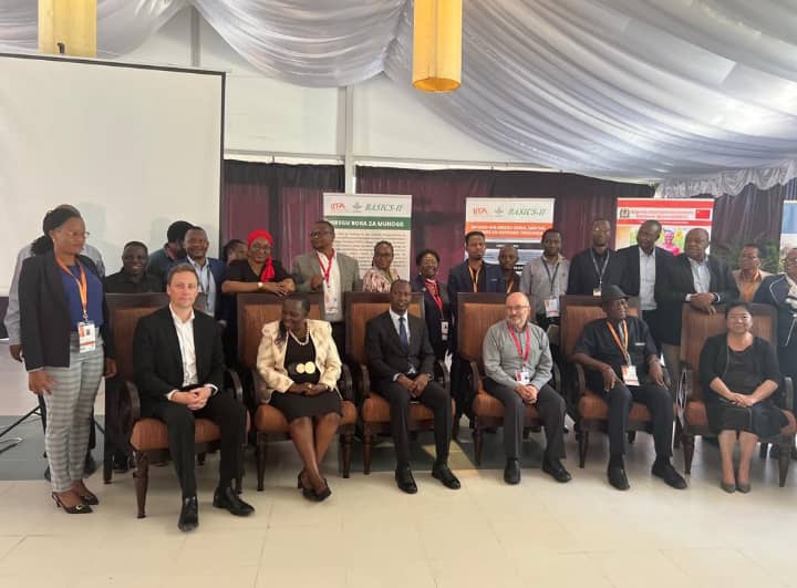 TBA_Bakers's tweet photo. The Chairperson of @TBA_Bakers today at #agrf2023 Summit shared valuable insights on how bakery products can revolutionize the demand for cassava.🍞🌾 However, she emphasized the importance of addressing crucial gaps, such as ensuring a consistent supply of premium cassava flour. https://t.co/1Th2HqsAwJ