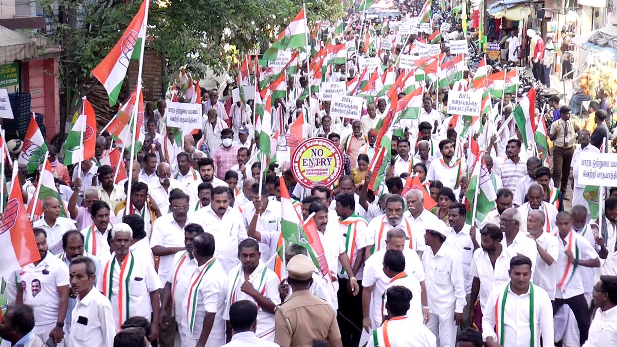 manickamtagore's tweet photo. We celebrated one year of #BharatJodoYatra in Sivakasi..with MLA Ashokan DCC president ⁦@C_Sreeraja⁩ Rangaswami ,state NSUI president ⁦@chinnathambi_ma⁩ and thousands of Congress soliders . ⁦@INCIndia⁩ ⁦@INCTamilNadu⁩ https://t.co/XYJYfIjpGd