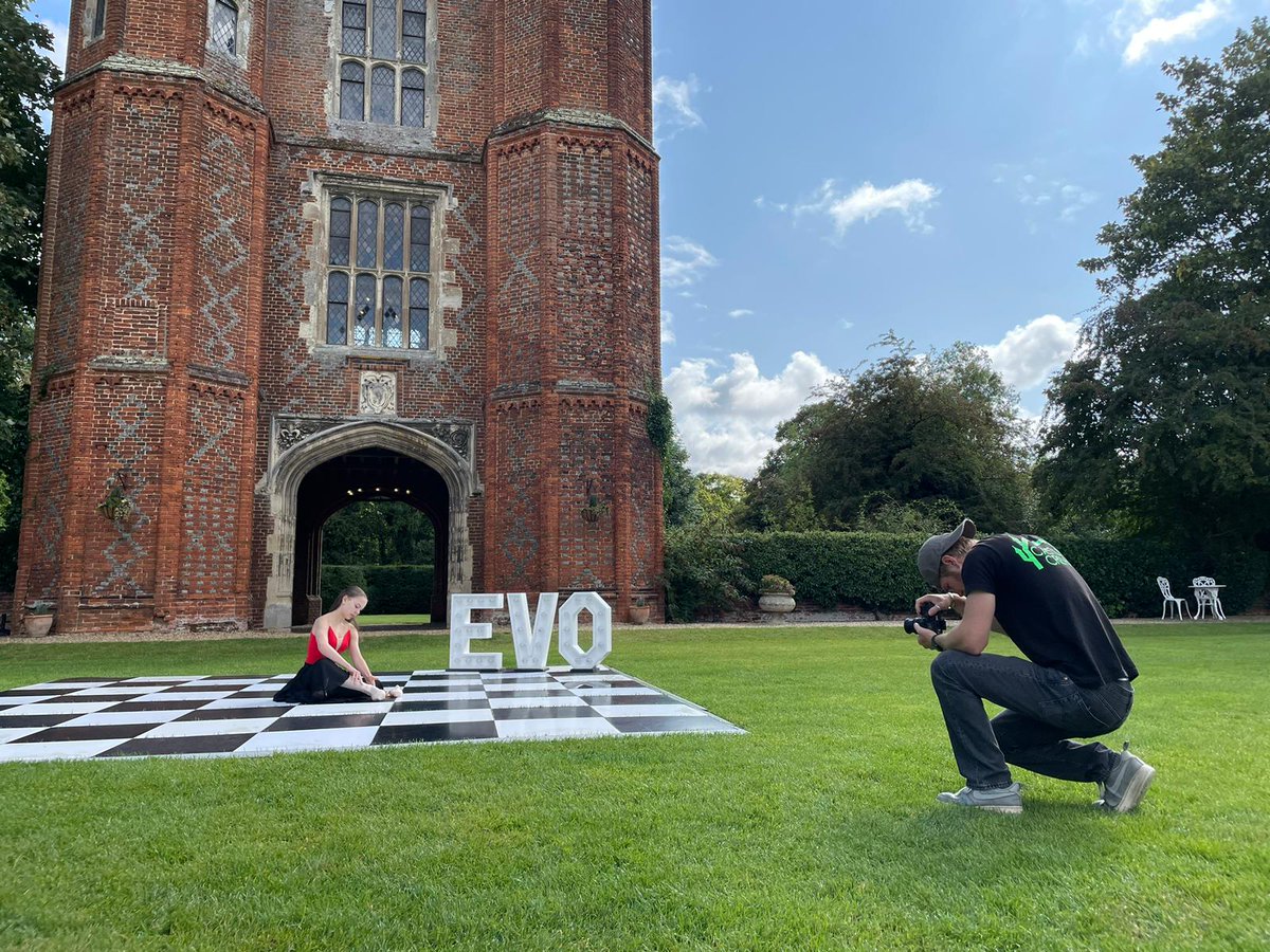 evohire's tweet photo. Thank you to the super talented dancers that starred in our film shoot last week. Thanks to Leez Priory for letting us film there. #ThankyouThursday #LoveEssex #DanceTalent #Dancefloors #behindthescenes #ballroomdance #ballet #ThinkEventThinkEVO #weddings
https://t.co/2QUAp0Hjl7 https://t.co/Y91FRkn93a
