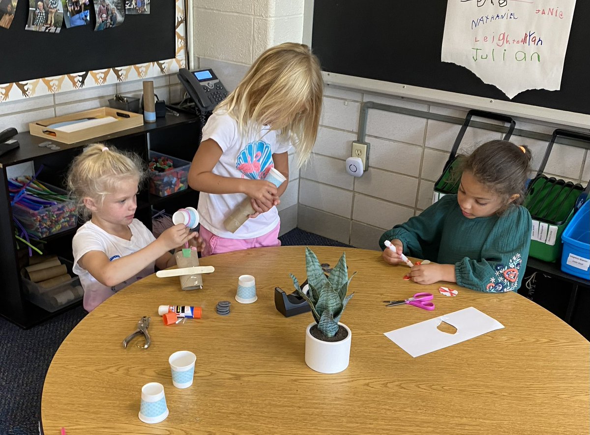 IHPrimary's tweet photo. Kindergartners in Mrs. Rottenberg’s class are enjoying their #PlayWorkshop time in the classroom. Problem solving, relationship building, and creativity are just some of magic that takes place! #ihpromise #ihps_shine https://t.co/ogDNKXePwz
