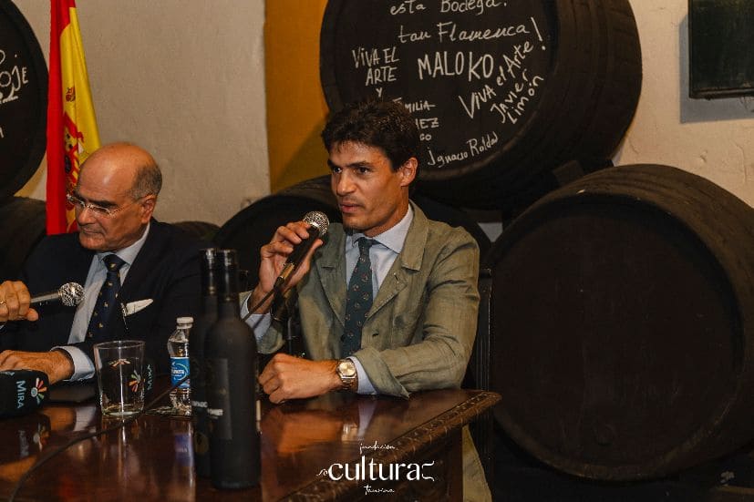 La afición de Jerez se entrega al torero Pablo Aguado
infotauro.com/la-aficion-de-…