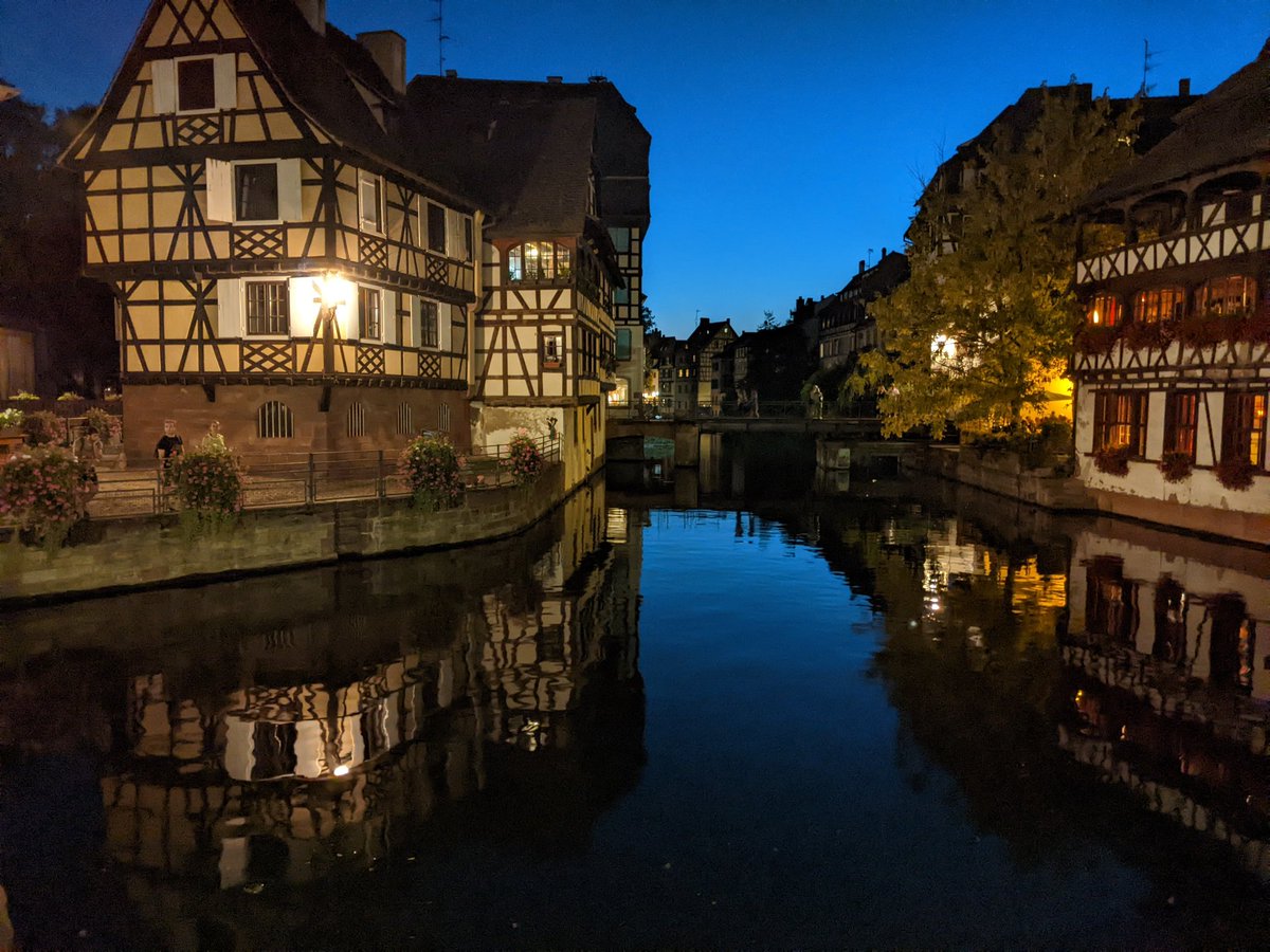 La nuit tombe sur la Petite France dans la belle ville de #Strasbourg. @Alsace @Magnifique_FR @1001France @Balade_Sympa @Voyages_France