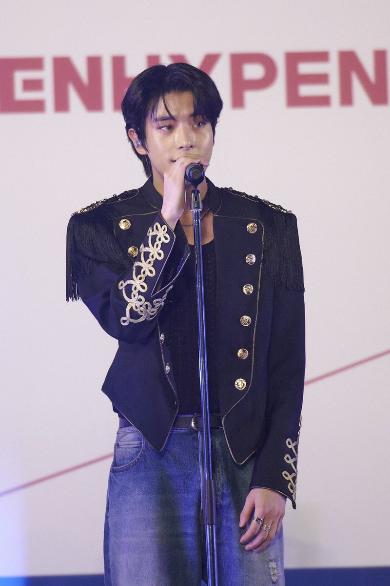 with_magazine's tweet photo. #ENHYPEN ショーケースMCほぼ全文&写真27カット📸

JAKE「僕たちの魅惑的でダークな魅力をお見せできるものすごいパフォーマンスがあるんですけれども、それはですね、NI-KIさんが担当したんです。それがすごくいいなと思います」

SUNGHOON「（満面の笑みで）おお〜NI-KI先生〜」

MCほぼ全文&写真27カット👇
https://t.co/RsNCE3yDnj

@ENHYPEN @ENHYPEN_JP
#エンハイプン #엔하이픈 #EN_YOU #ENHYPEN_結_YOU