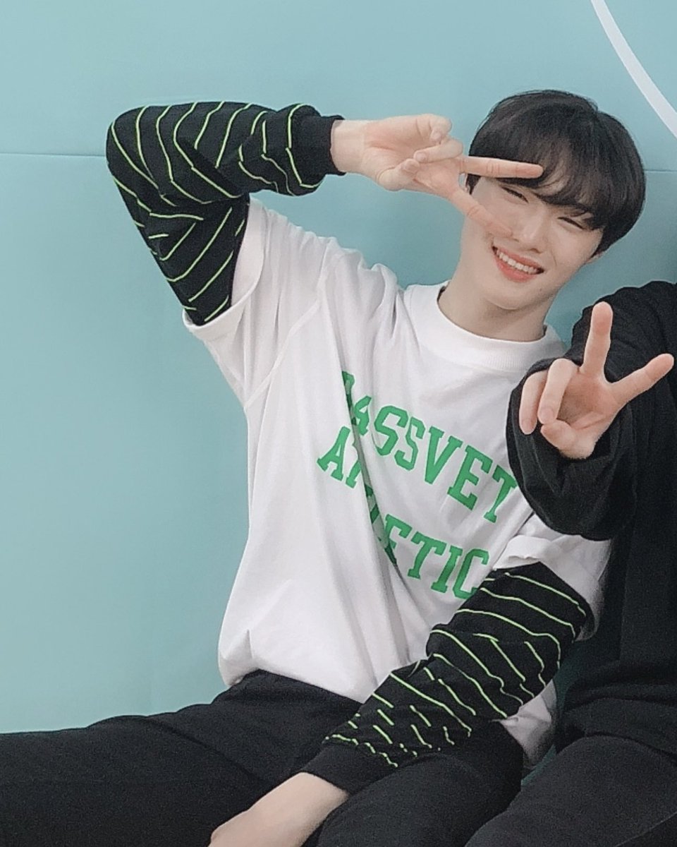 CIX_twt's tweet photo. ⭐️오늘은⭐️9월8일⭐️
막내⭐️현석이의⭐️생일입니다
모두⭐️우리⭐️현석이에게⭐️
축하한다고⭐️한마디씩⭐️더⭐️
해주세요⭐️
그만 잘생겨지고 현석아 형 힘들다 
형은 오로지 ‘그’만 좋아해 잇츠유..⭐️

#언제나_현석과_함께
#HappySukieDay https://t.co/NDTUZqAKl1
