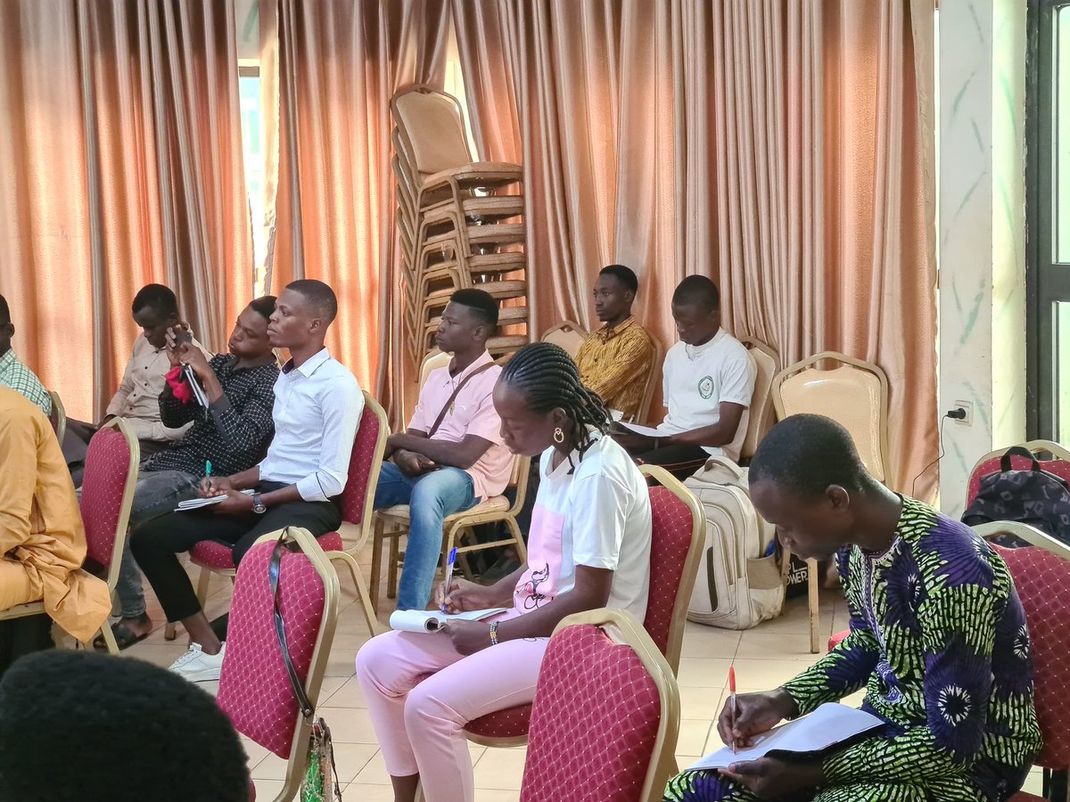 GYBNBenin's tweet image. Dans la lutte pour la préservation de biodiversité 🌿, la résilience climatique est notre alliée. Geoffroy AOUANGBO nous éclaire sur la contribution du projet #ProSol de la #GIZ à la protection de la biodiversité au Bénin. Découvrez ces efforts précieux! 🌍

 #BYBN #Biodiversité