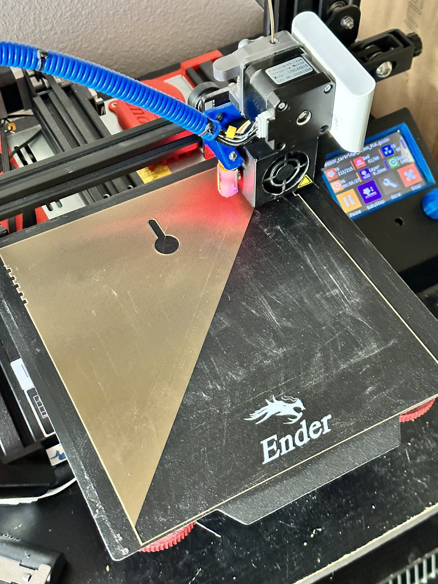 mchamp90_iOS's tweet photo. Love when the first layer goes perfectly!! @joeltelling @3dprintingnerd https://t.co/VrFZEfto1F