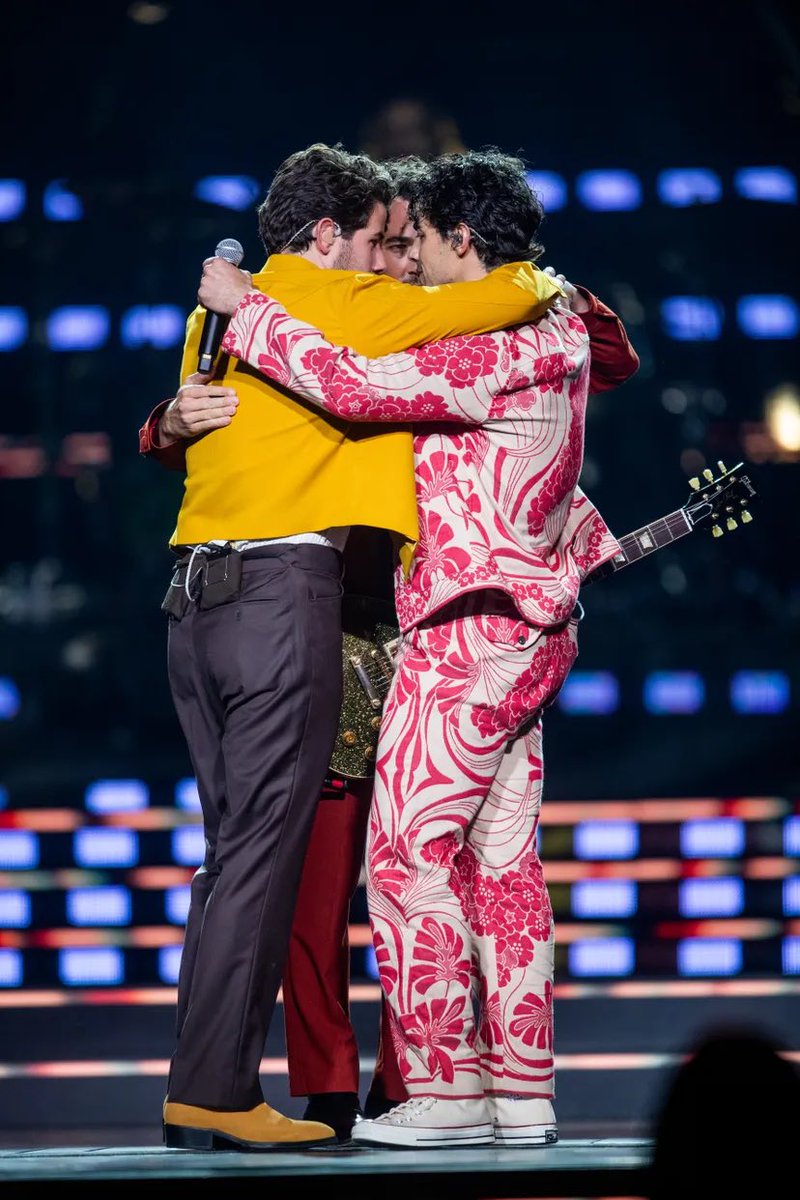 jbrosnews's tweet image. Jonas Brothers onstage at Footprint Center in Phoenix, AZ. (9/6) ❤️ #THETOUR 

📸: Diannie Chavez/The Republic