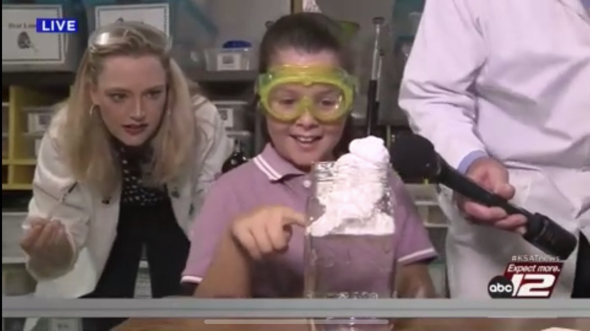 KSATSarahSpivey's tweet photo. #ScienceWithSarah: Shaving cream clouds ☁️
What an amazing and fun day at Ridgeview Elem (@NEISD). We made shaving cream clouds and David got a little “creative” with the shaving cream 😅
Here’s the video and how to do the experiment: https://t.co/3pMTxDjWS7
@SanAntonioZoo https://t.co/hkgJbGairA