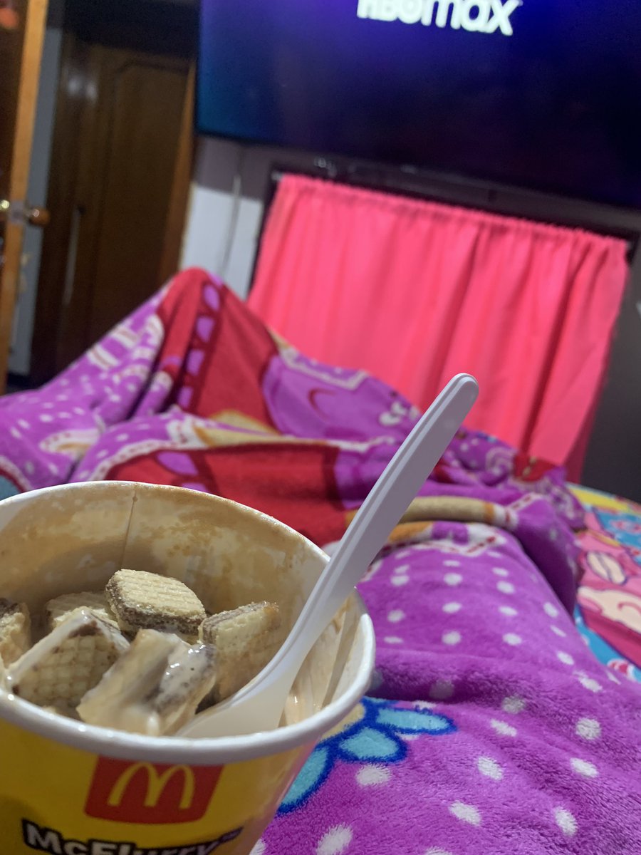 diony2802's tweet photo. Los helados que me trae mi novio 💜 https://t.co/qEEzuek7gH