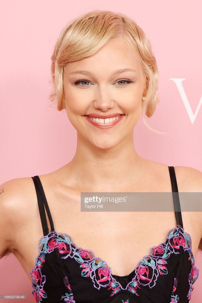 1GVFC's tweet photo. #GraceVanderWaal @ Victoria's Secret - Secret World Tour 2023 https://t.co/zjpVBrklpm