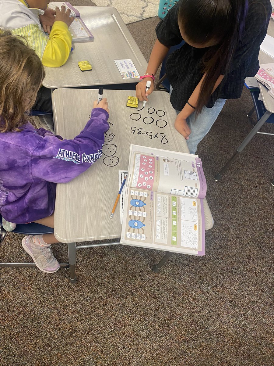MissSmithGrade3's tweet photo. Love when kids use math talk and draw pictures to explain their answers when they get different answers! #weareGIPS #ourtodaytheirtomorrow #mathematicians https://t.co/pMpVGJSWEF