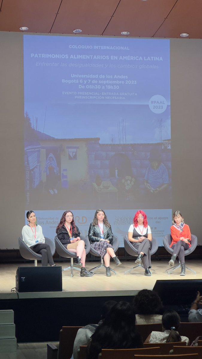 Un gran panel de investigadoras hablando de agroecología, soberanía alimentaria y territorialidad 🍽️🍃. <a href="/CentroISA_col/">Centro ISA</a> <a href="/Uniandes/">Uniandes</a>.