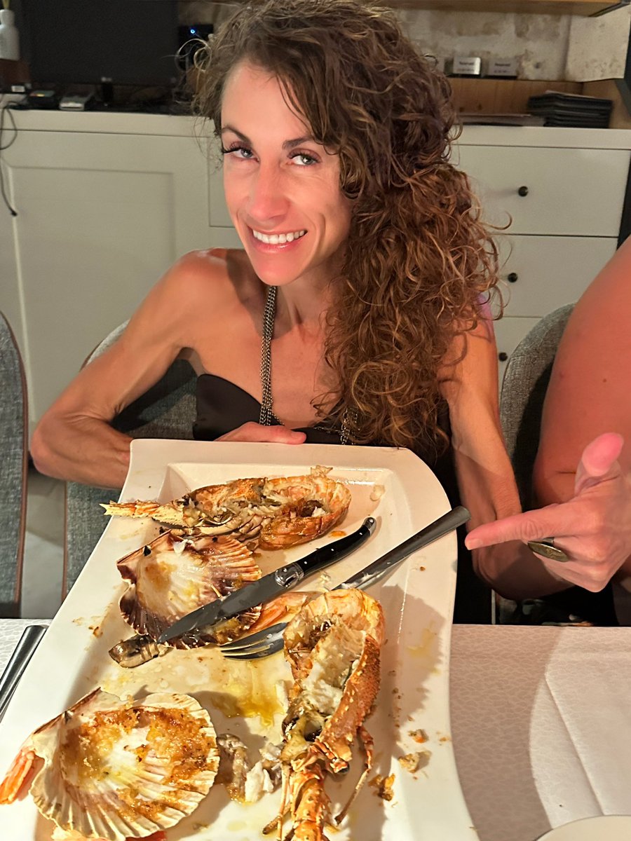MariaEmmerich's tweet image. The waiter in Dubrovnik didn’t think o could take out the seafood platter for 2 💪 

#Croatia #seafoodlover #whatieat