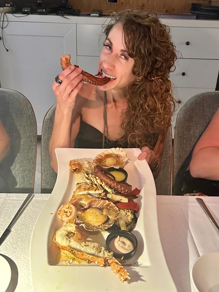MariaEmmerich's tweet image. The waiter in Dubrovnik didn’t think o could take out the seafood platter for 2 💪 

#Croatia #seafoodlover #whatieat