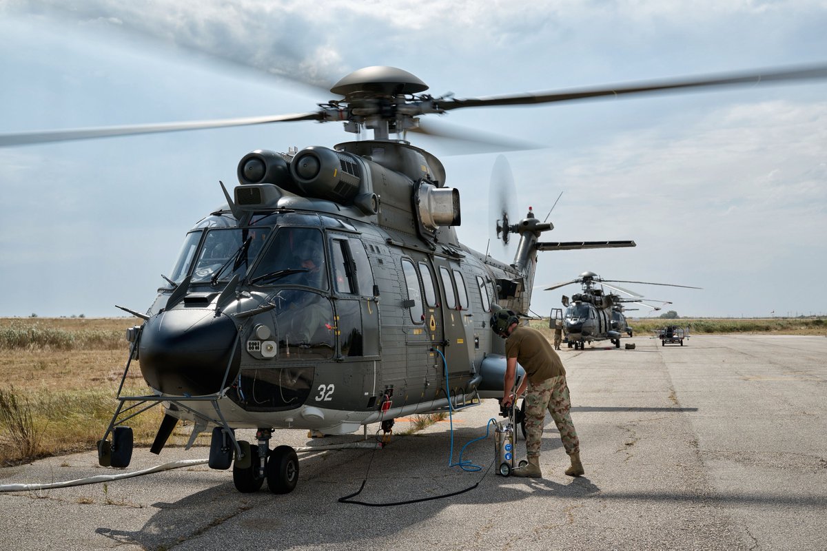 vbs_ddps's tweet photo. Nach #Waldbränden geht Unterstützung für Griechenland 🇬🇷 nahtlos weiter bei #Überschwemmungen. Helikopter der Armee 🇨🇭 werden Menschen aus überschwemmten Gebieten in Thessalien retten und Material transportieren. Humanitärer Einsatz mit @SwissHumAidUnit 👉https://t.co/5JzTmwIOS7 https://t.co/6NVdbSM58C