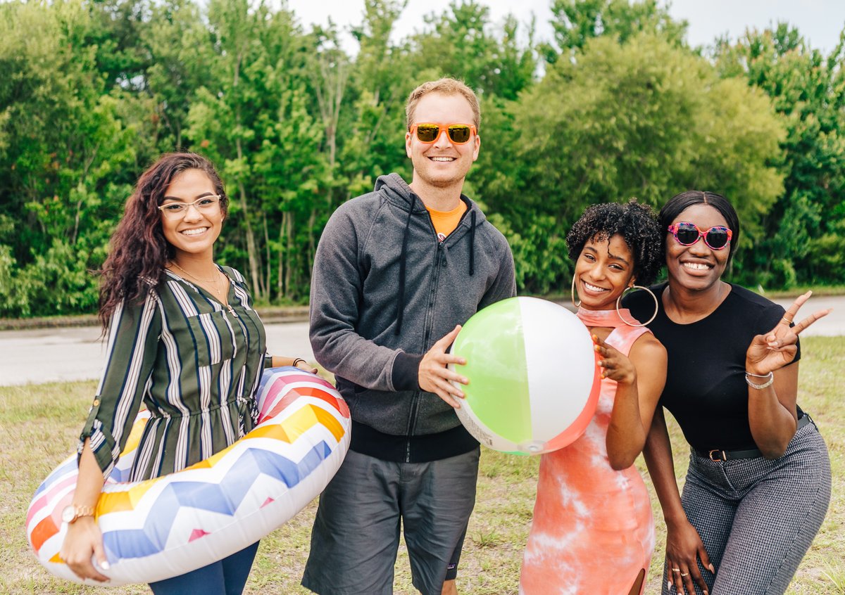 OneTouchDirect's tweet photo. Summer is almost over, but we still know how to have a BALL! 🏖🏐 #happyFriday #OneTouchDirect https://t.co/nBNk2IX9CT