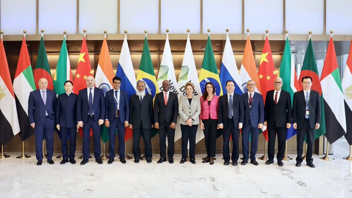 SaycheeseDGTL's tweet photo. 21 countries officially agree to ditch the U.S. Dollar in 2023. BRICS will use local currencies for trade and is also looking to create a common currency among member nations. https://t.co/8VoE3f1iG3