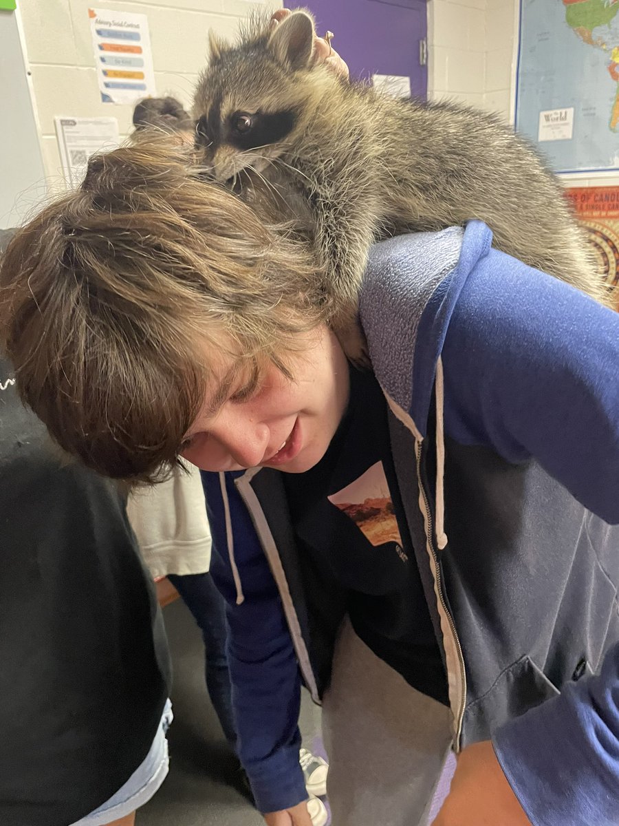 allpsoutdoored's tweet photo. Outdoor Ed had some visitors in class today for their Wildlife ID unit! #allps https://t.co/N54uMFj5U6