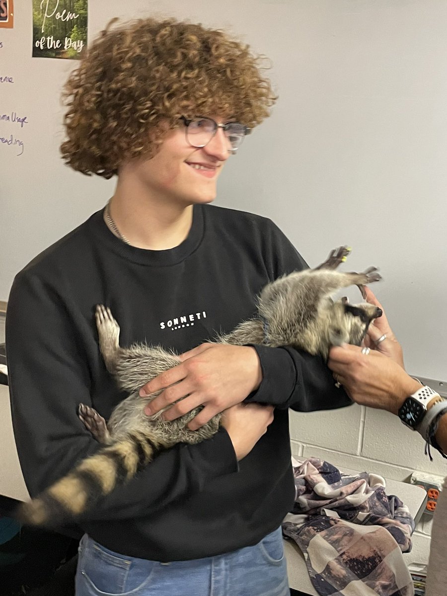 allpsoutdoored's tweet photo. Outdoor Ed had some visitors in class today for their Wildlife ID unit! #allps https://t.co/N54uMFj5U6