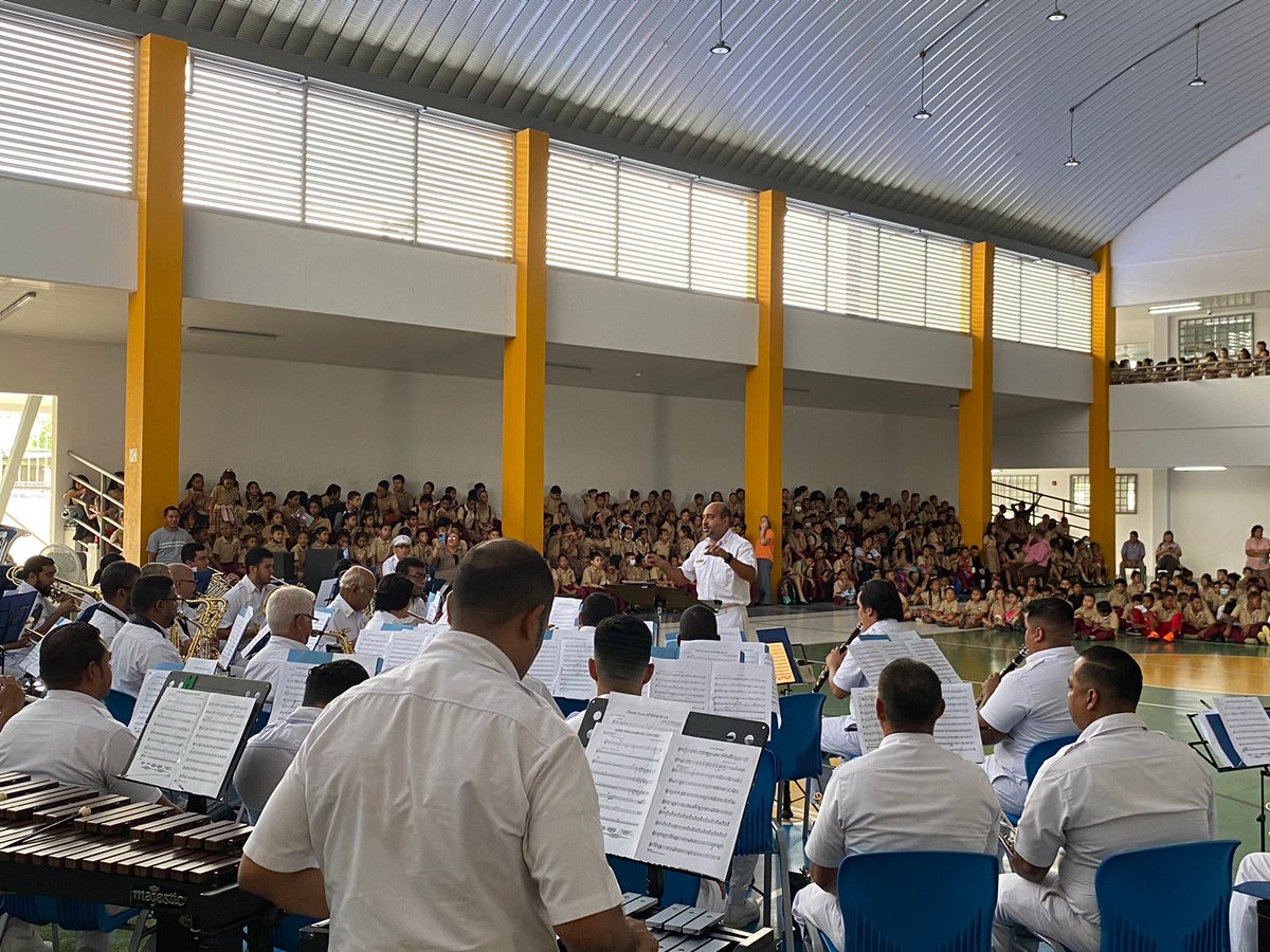 Concierto didáctico por parte de la Banda Republicana en la Escuela Bilingüe República de Italia, celebrando un aniversario más de este centro educativo.