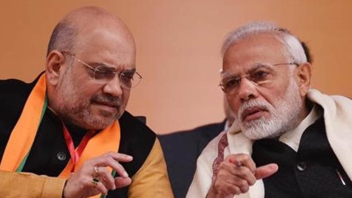 bhagatram2020's tweet photo. 'जवान' का नाम बदलकर 'बुज़ुर्ग' कर देते हैं। लोग ढूंढते रह जाएंगे कहां लगी है..."

#JawanReview https://t.co/koD1IDvxlI