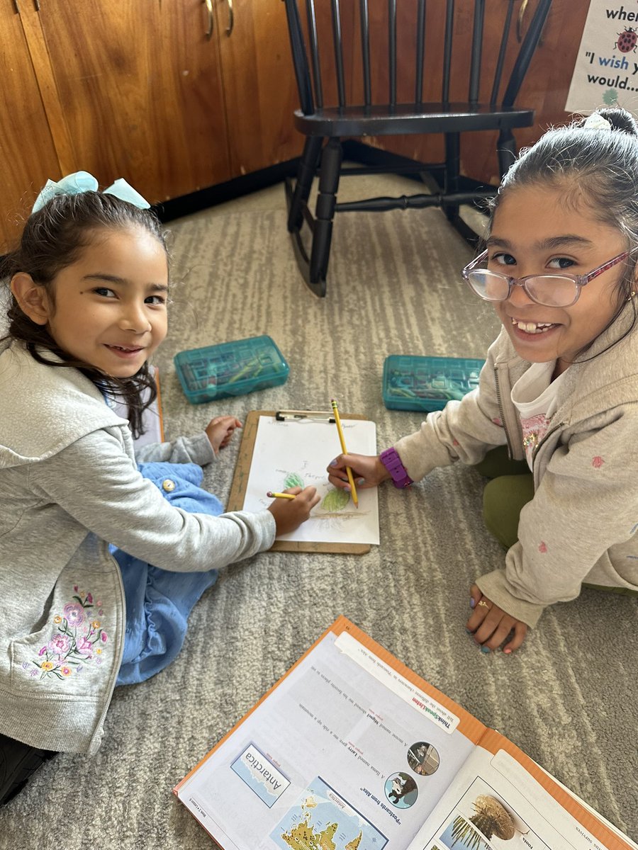 MsMoore_GMA's tweet photo. These students gave 100% today! From foundational literacy to learning about singular/plural nouns. I’m one proud teacher! ⭐️ https://t.co/N2I4FV1HfG