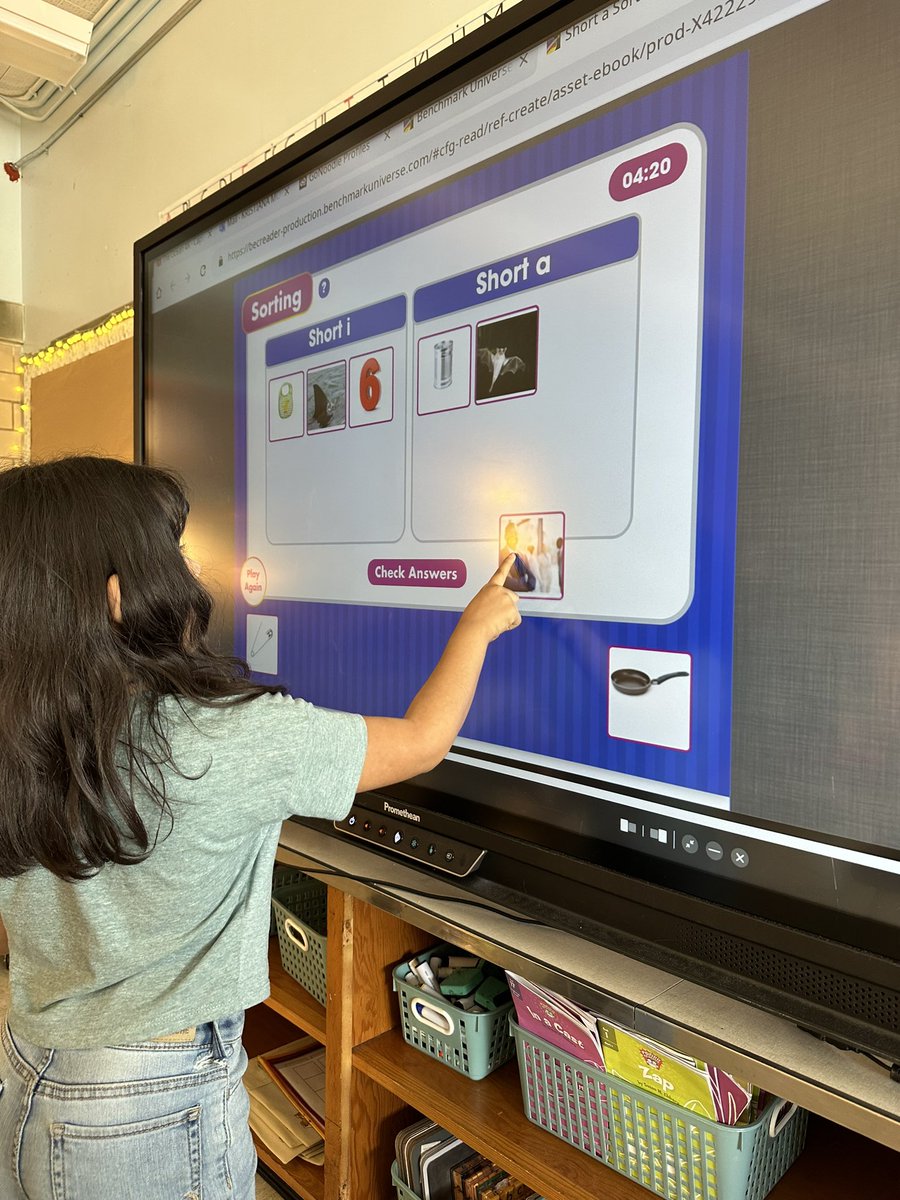 MsMoore_GMA's tweet photo. These students gave 100% today! From foundational literacy to learning about singular/plural nouns. I’m one proud teacher! ⭐️ https://t.co/N2I4FV1HfG