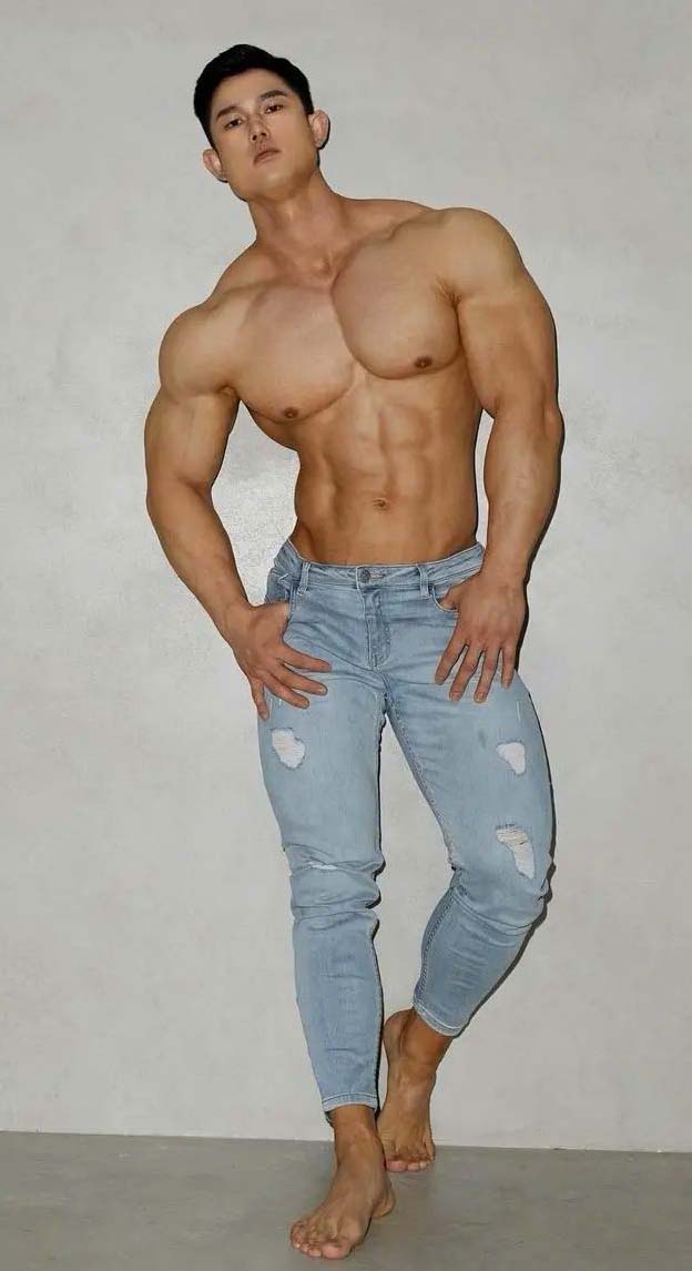Malechritude's tweet photo. #ThemeForThursday
#MenWithGoodJeans
He'd make one Helluva mattress. https://t.co/6qAyOOoSN8