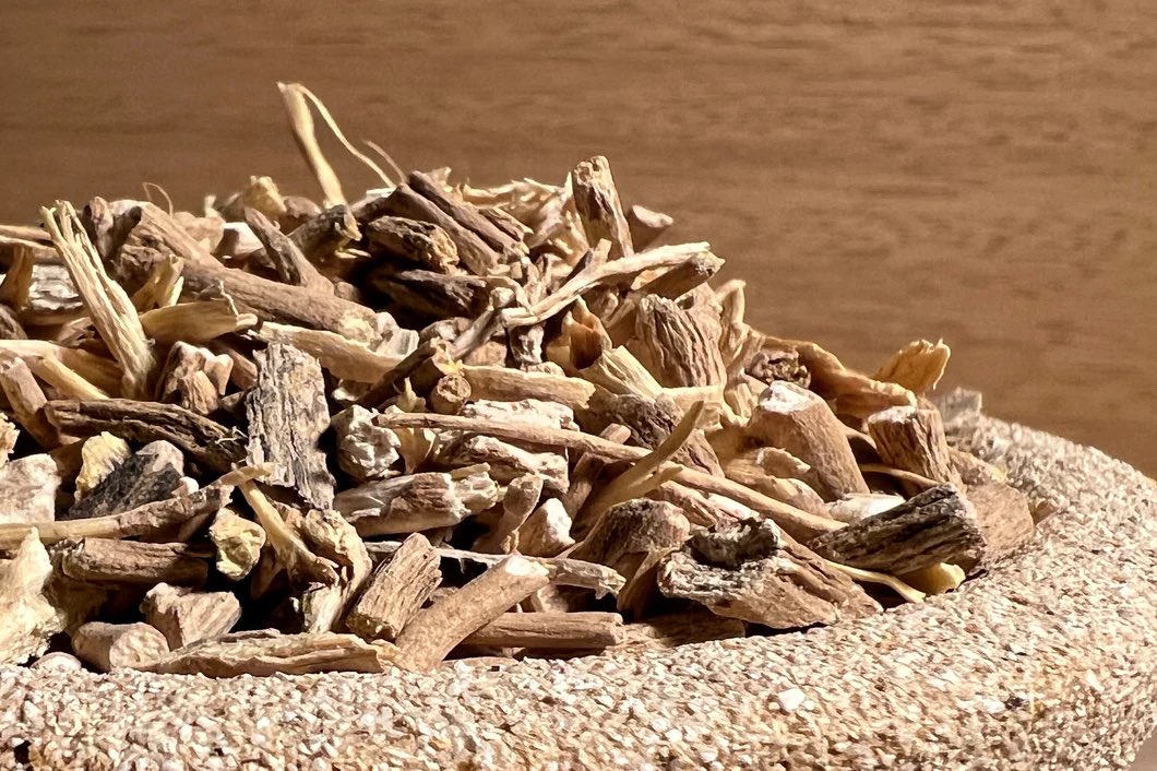 MrJakeHarris's tweet image. ⛔️ This week I started taking a product that was BANNED in Denmark this year. 

Sweden and other European countries are considering banning it too. 

But people from India and Asia have been taking it for more than 5000 years. 

Apparently this ‘miracle’ plant root lowers…