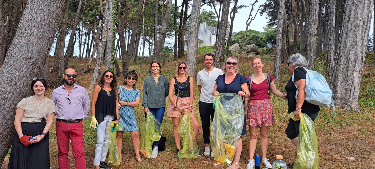 Un très grand MERCI à toute l'<a href="/UTCMBLannion/">UT CMBLANNION</a> pour cette belle Eco-Rando commune. Les agences locales <a href="/CCM_Plestin/">CMB PLESTIN-PLOUARET</a> <a href="/cmblannion/">CMB Lannion</a> <a href="/CcmPerrosGuirec/">CMB Perros Guirec</a> <a href="/CcmTrebeurden/">CMB Trebeurden</a> <a href="/LannionPro/">Pôle Pro Lannion</a> réunies à Tredez-Locquemeau ce jeudi #nettoyage #dechets #lafresqueduclimat <a href="/CreditDd22/">Crédit Mutuel DD22</a> <a href="/cmarkea/">Crédit Mutuel Arkéa</a> <a href="/CMBretagne/">CMBretagne</a>