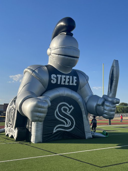 tneve08's tweet photo. It’s Game Day!!! #52 ##Oline #GoKnights #hushtheHippos @Football_Steele @SK_Athletic https://t.co/3bvuIKPLlQ