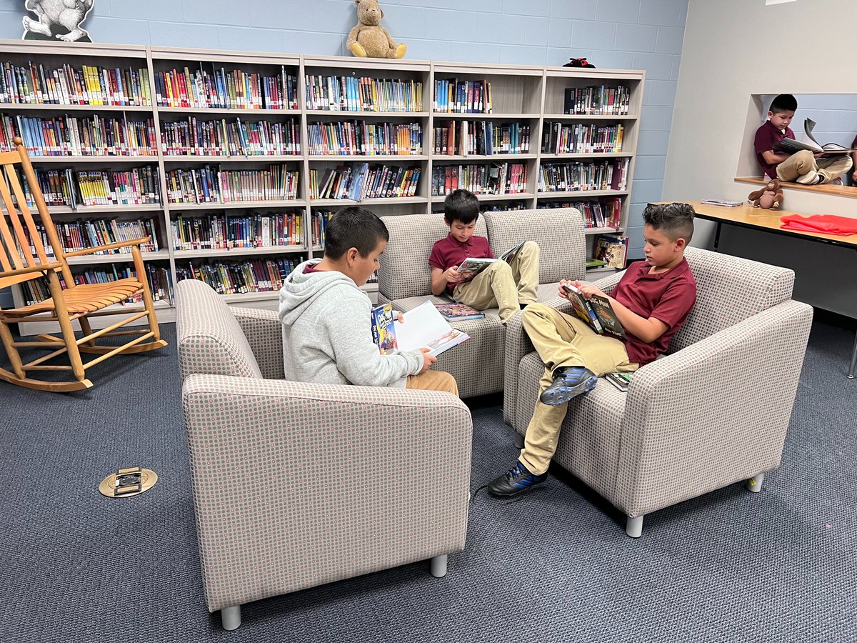 Roy Cisneros Library tweet media